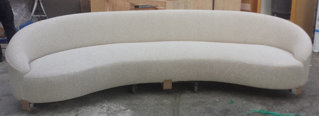 Elegan Curved Couch